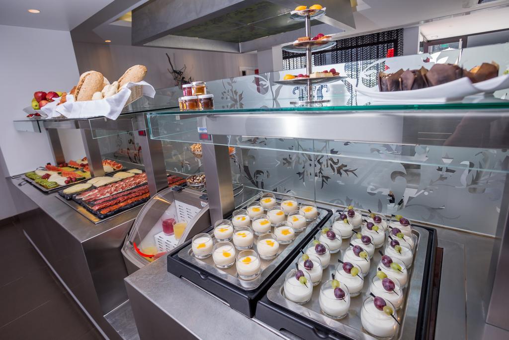 Migjorn Ibiza Suites & Spa Playa d'en Bossa Dış mekan fotoğraf